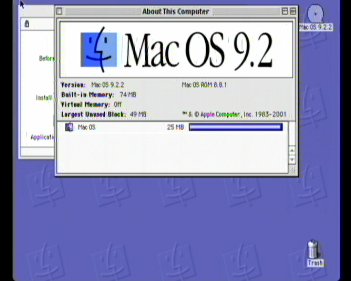 Wii 上 Mac OS 9.2.2 桌面的截图，打开了“关于本机”窗口：版本 9.2.2，内置内存 74 MB，虚拟内存关闭。