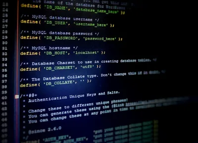 题图:代码编辑器里的一段 Python 数据库配置,DB_NAME、DB_USER、DB_PASSWORD 等变量一览,画面带虚化